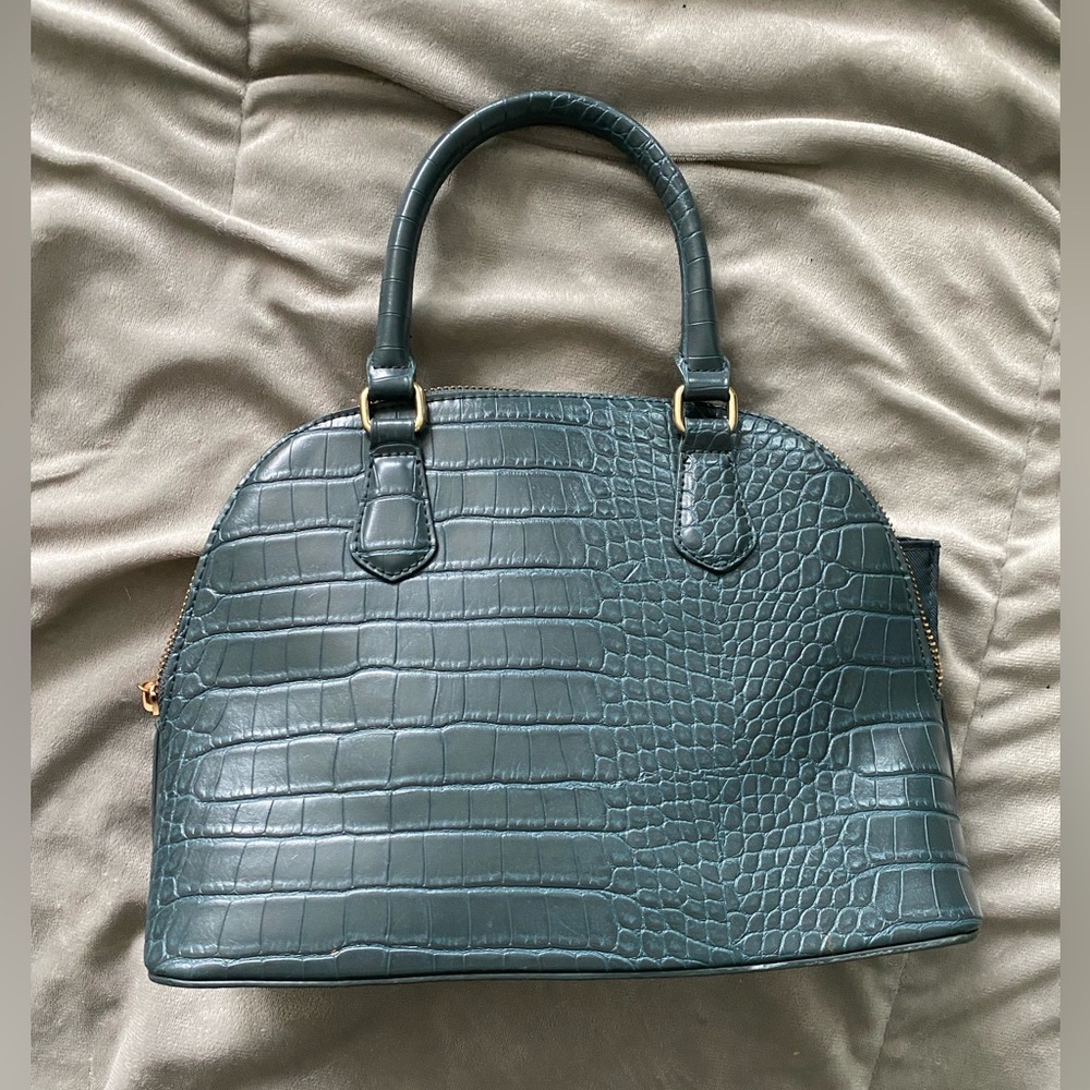 Elegant Green Crocodile-Embossed Handbag
